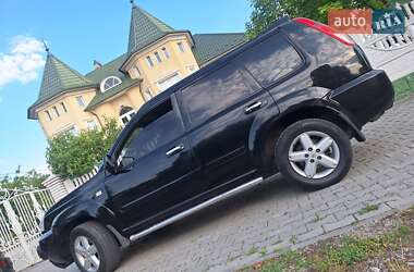 Внедорожник / Кроссовер Nissan X-Trail 2004 в Черновцах