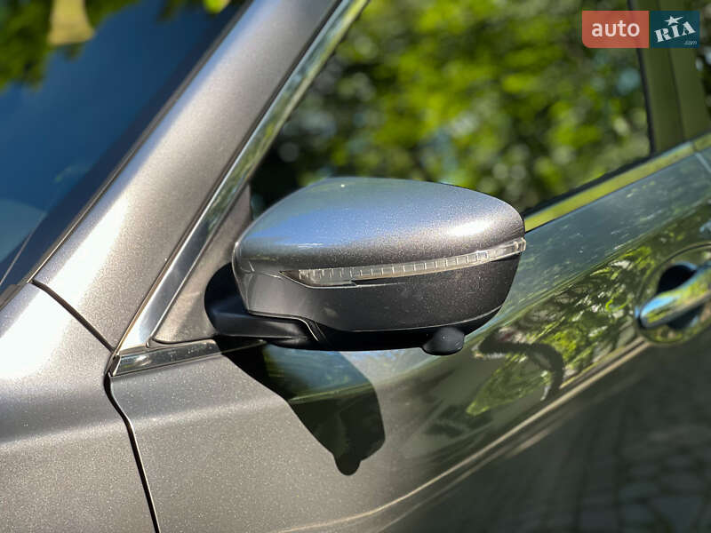 Позашляховик / Кросовер Nissan X-Trail 2015 в Львові