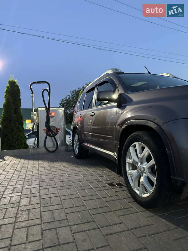 Внедорожник / Кроссовер Nissan X-Trail 2010 в Лозовой