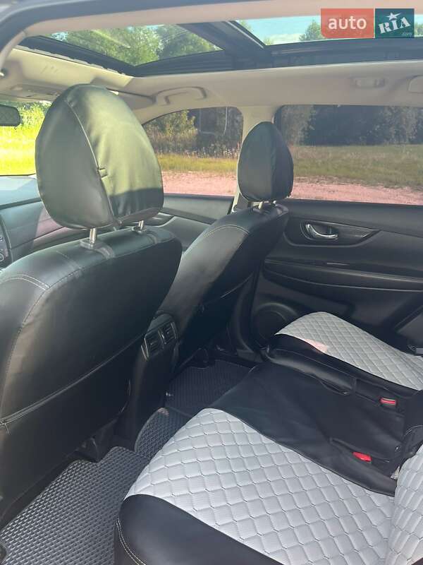 Позашляховик / Кросовер Nissan X-Trail 2017 в Городку