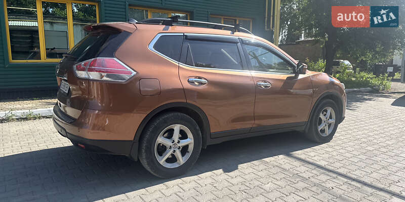 Позашляховик / Кросовер Nissan X-Trail 2016 в Чернівцях