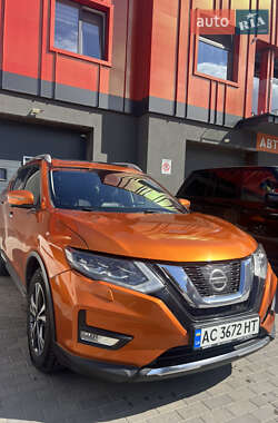 Внедорожник / Кроссовер Nissan X-Trail 2017 в Луцке