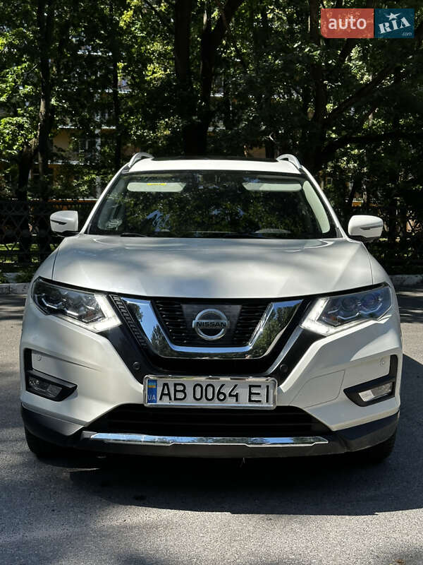 Внедорожник / Кроссовер Nissan X-Trail 2017 в Хмельнике