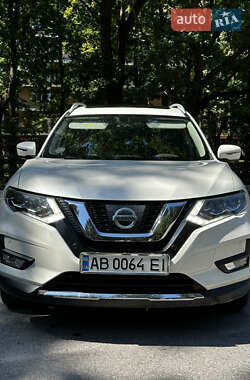 Внедорожник / Кроссовер Nissan X-Trail 2017 в 