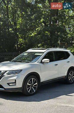 Внедорожник / Кроссовер Nissan X-Trail 2017 в 