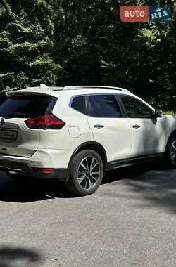 Внедорожник / Кроссовер Nissan X-Trail 2017 в 