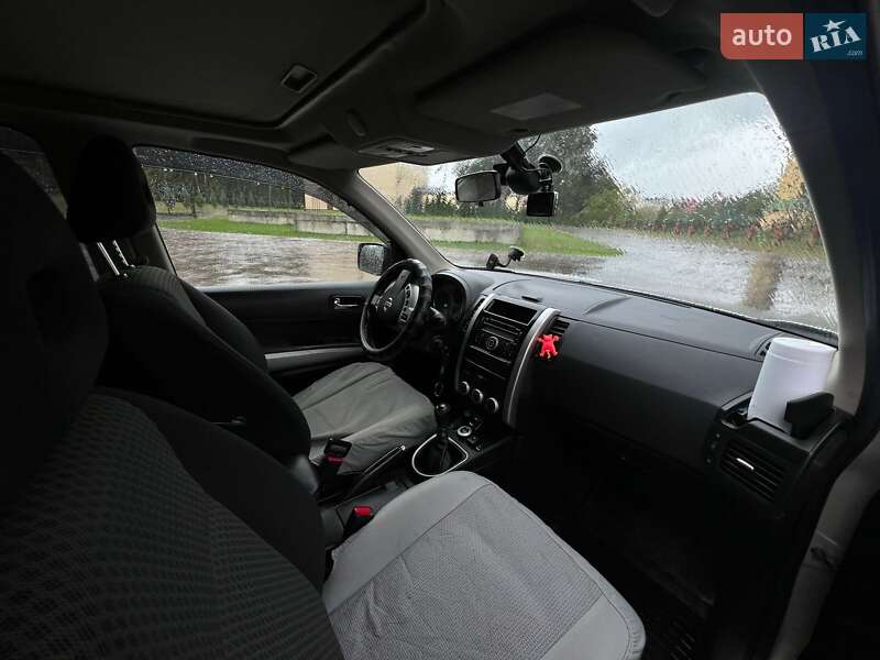 Внедорожник / Кроссовер Nissan X-Trail 2010 в Новояворовске