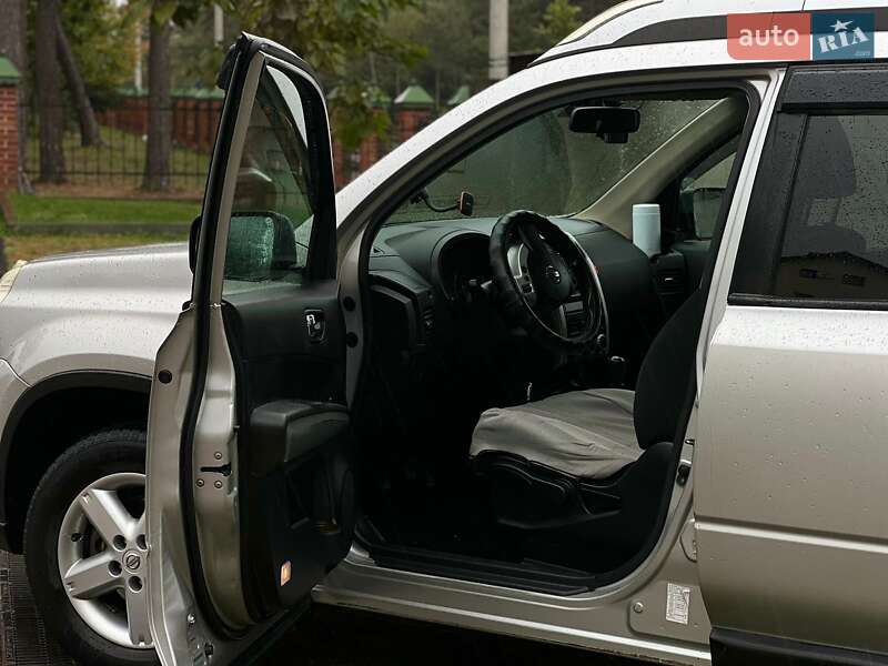 Внедорожник / Кроссовер Nissan X-Trail 2010 в Новояворовске