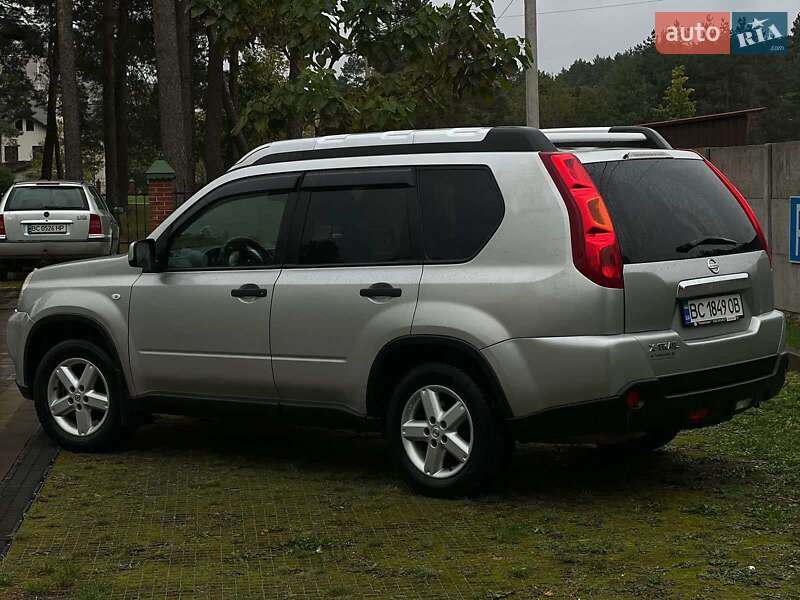 Внедорожник / Кроссовер Nissan X-Trail 2010 в Новояворовске