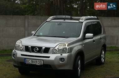 Внедорожник / Кроссовер Nissan X-Trail 2010 в Новояворовске