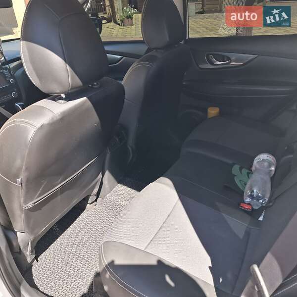 Позашляховик / Кросовер Nissan X-Trail 2017 в Первомайську