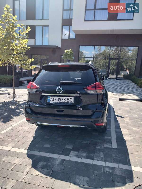 Внедорожник / Кроссовер Nissan X-Trail 2017 в Ужгороде