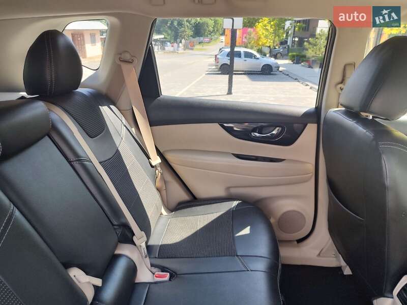 Внедорожник / Кроссовер Nissan X-Trail 2017 в Ужгороде