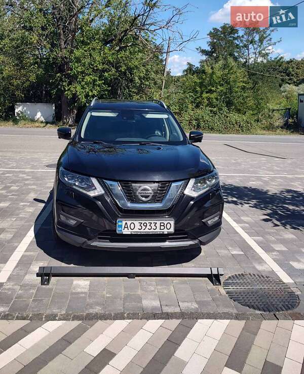 Внедорожник / Кроссовер Nissan X-Trail 2017 в Ужгороде