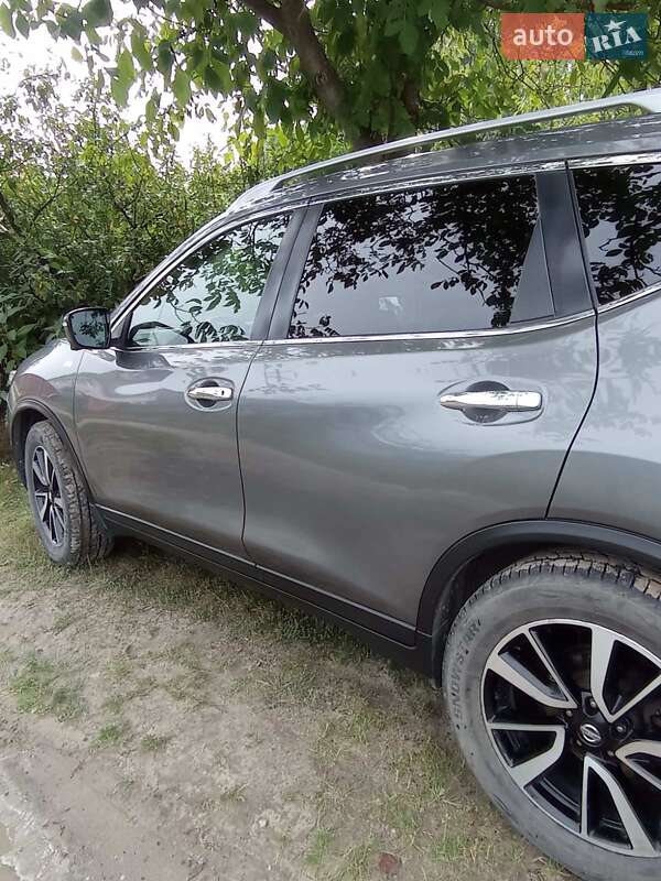 Позашляховик / Кросовер Nissan X-Trail 2016 в Вараші