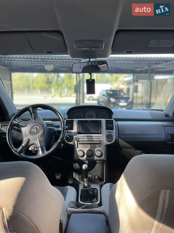 Внедорожник / Кроссовер Nissan X-Trail 2004 в Звягеле