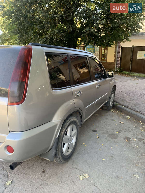 Внедорожник / Кроссовер Nissan X-Trail 2004 в Каменец-Подольском