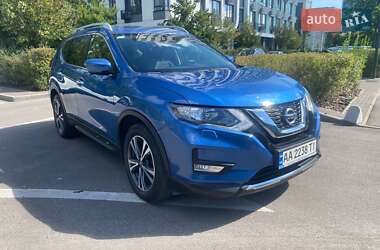 Внедорожник / Кроссовер Nissan X-Trail 2017 в 