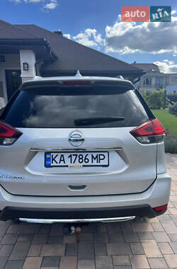 Внедорожник / Кроссовер Nissan X-Trail 2017 в 