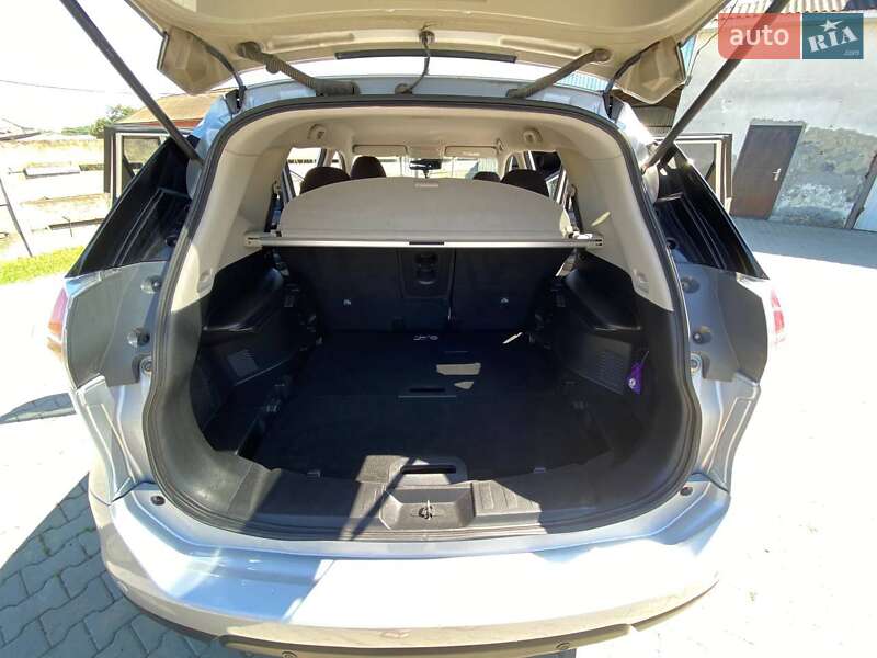 Позашляховик / Кросовер Nissan X-Trail 2015 в Стецевій