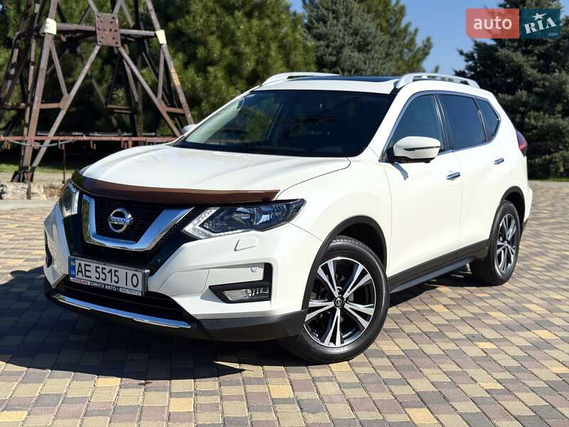 Позашляховик / Кросовер Nissan X-Trail 2017 в Дніпрі