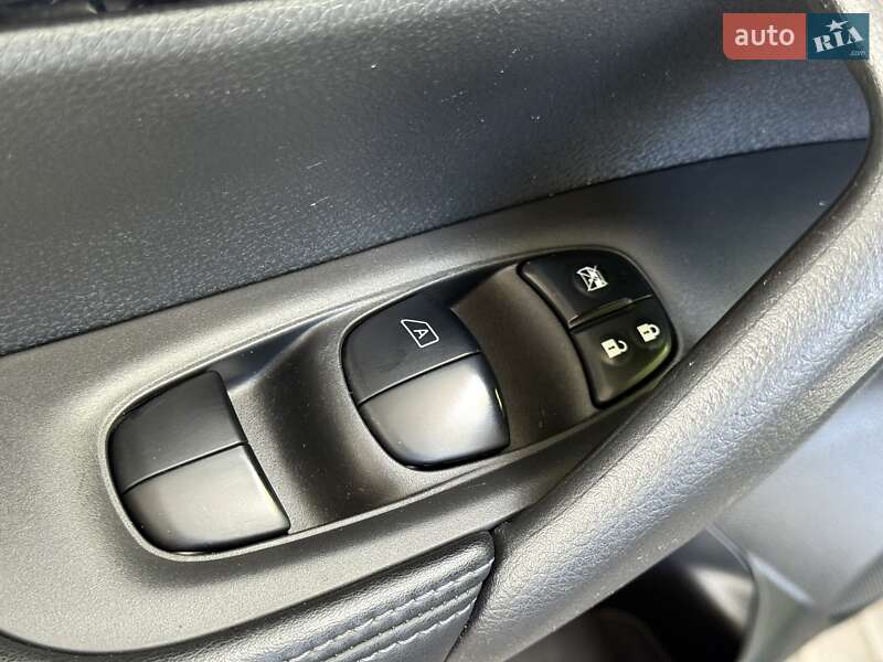 Позашляховик / Кросовер Nissan X-Trail 2017 в Дніпрі