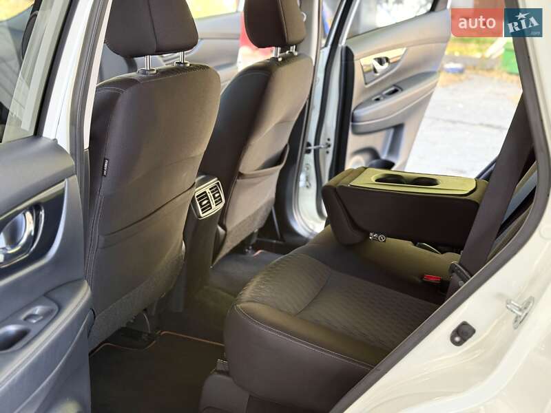 Позашляховик / Кросовер Nissan X-Trail 2017 в Дніпрі