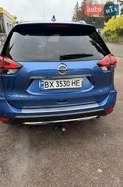 Внедорожник / Кроссовер Nissan X-Trail 2017 в 