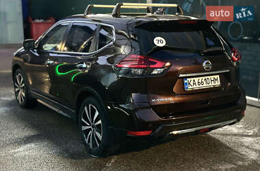 Внедорожник / Кроссовер Nissan X-Trail 2017 в 