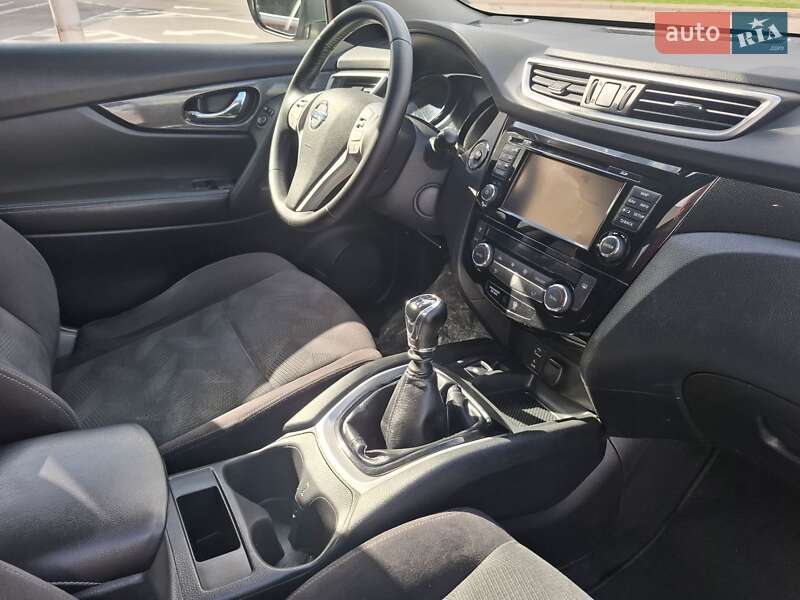 Позашляховик / Кросовер Nissan X-Trail 2016 в Луцьку