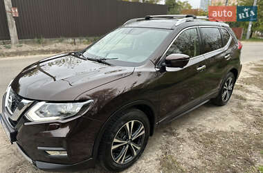Внедорожник / Кроссовер Nissan X-Trail 2017 в 