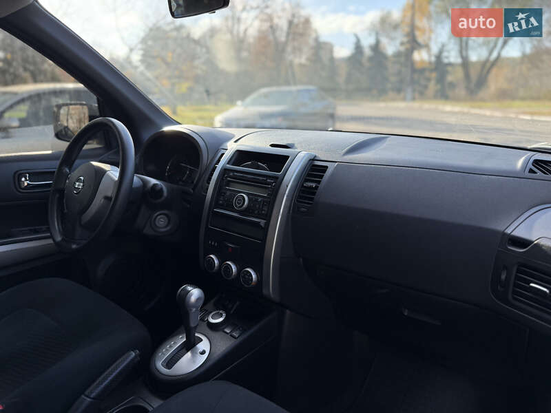 Внедорожник / Кроссовер Nissan X-Trail 2011 в Обухове