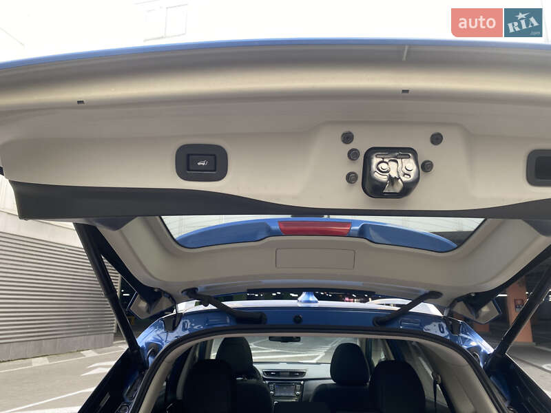 Внедорожник / Кроссовер Nissan X-Trail 2017 в Киеве