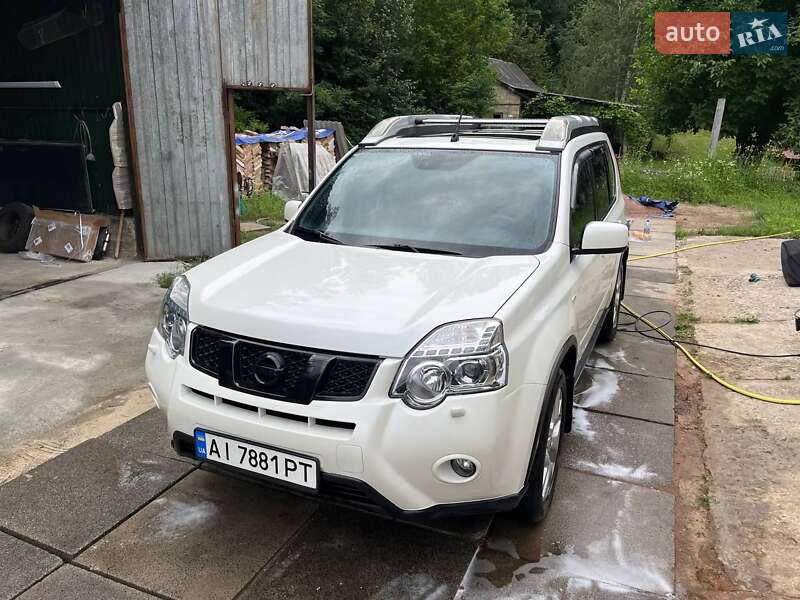 Внедорожник / Кроссовер Nissan X-Trail 2012 в Обухове
