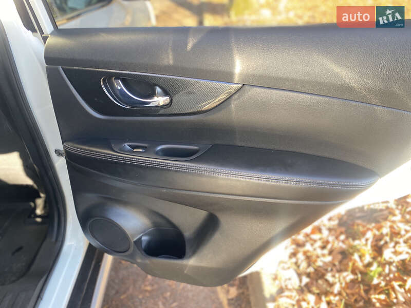 Внедорожник / Кроссовер Nissan X-Trail 2017 в Львове