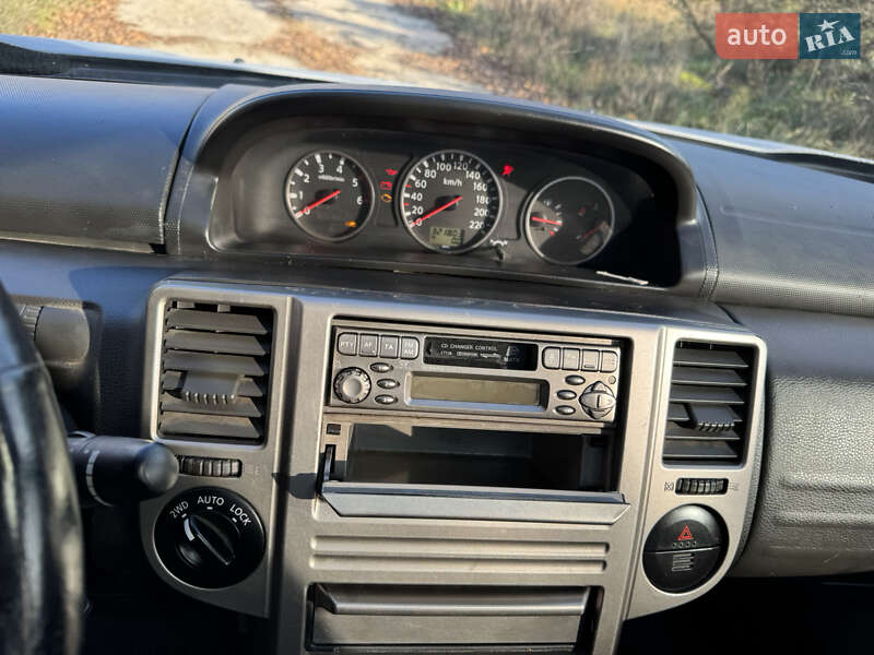 Внедорожник / Кроссовер Nissan X-Trail 2005 в Киеве