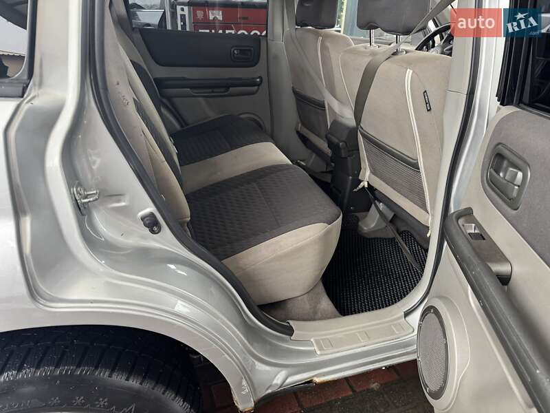 Внедорожник / Кроссовер Nissan X-Trail 2004 в Ровно