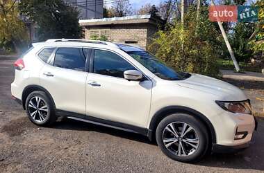 Внедорожник / Кроссовер Nissan X-Trail 2017 в Славянске