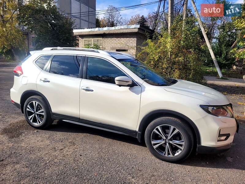 Позашляховик / Кросовер Nissan X-Trail 2017 в Слов'янську