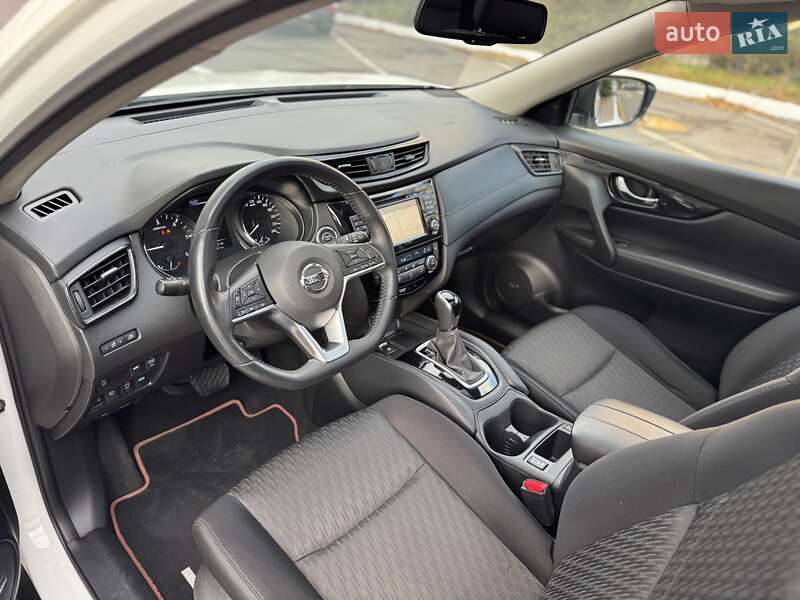 Внедорожник / Кроссовер Nissan X-Trail 2017 в Киеве