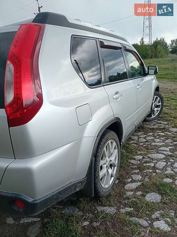 Внедорожник / Кроссовер Nissan X-Trail 2011 в Староконстантинове