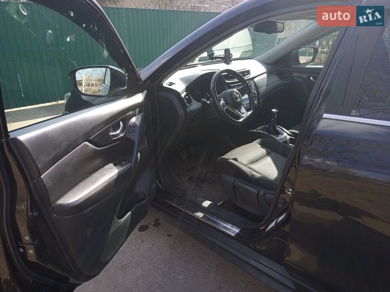 Внедорожник / Кроссовер Nissan X-Trail 2017 в Измаиле