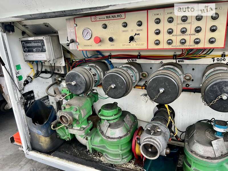 Цистерна напівпричіп NUOVA Ma.Na.Ro. 2010 в Києві