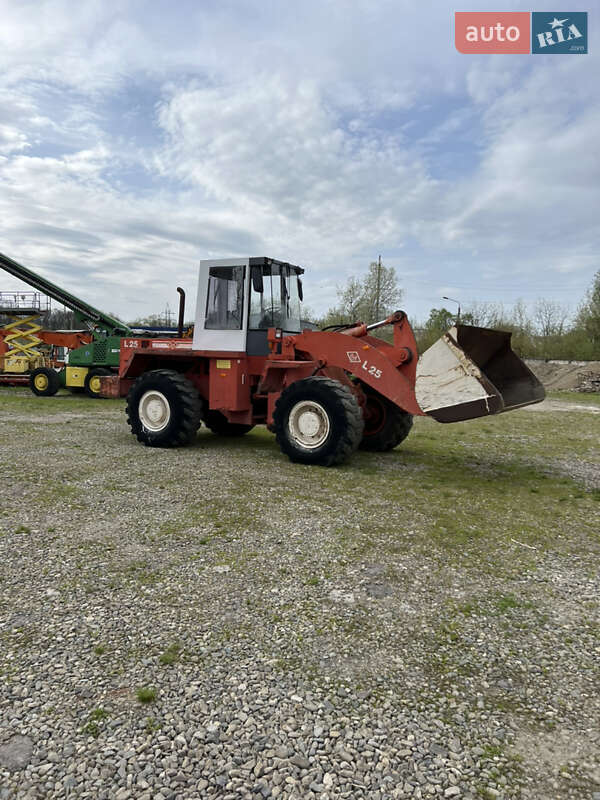 Фронтальный погрузчик O&K L 1993 в Черновцах