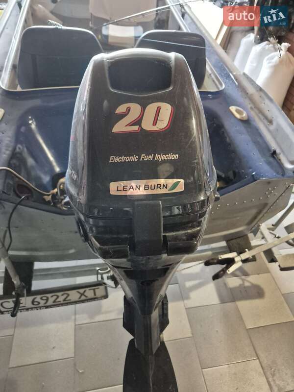 Лодка Обь М 1977 в Черновцах