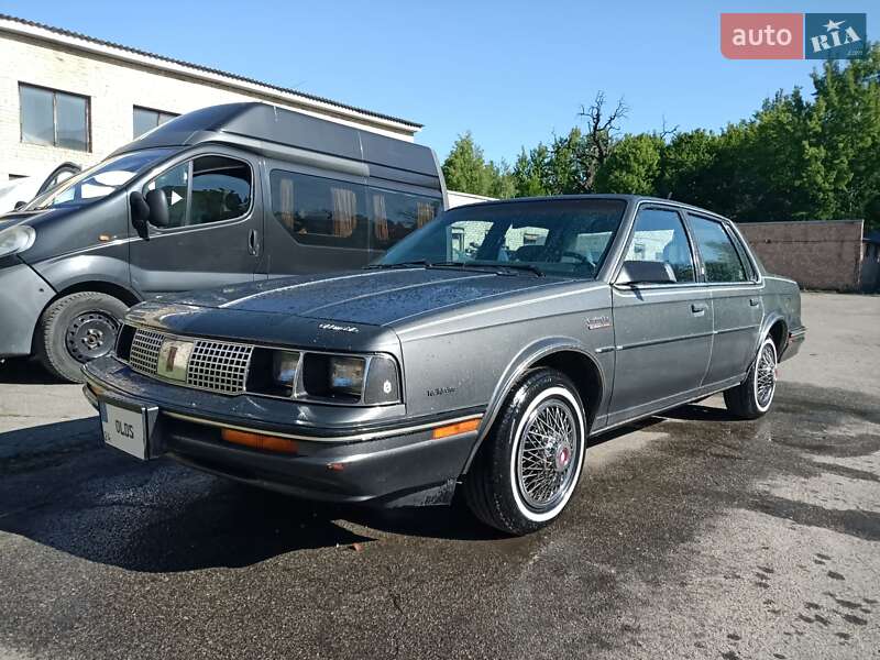 Седан Oldsmobile Cutlass Ciera 1985 в Киеве