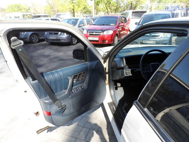 Седан Oldsmobile Cutlass 1993 в Днепре