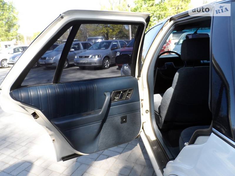Седан Oldsmobile Cutlass 1993 в Днепре