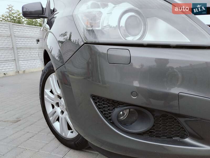 Минивэн Opel 1.8 Liter 2012 в Ровно
