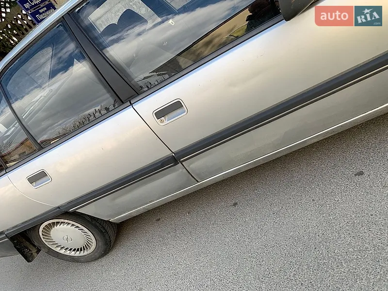 Opel 1.8 Liter 1987 VIN W0L000016H1170512 фото оголошення 9 з 44